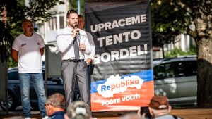 Politický komentár: Vzostup strany <b><i>Republika</i></b> a pokles preferencií <b><i>Hlasu</i></b> na Slovensku