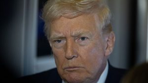 <b><i>Donald Trump</i></b> hrozí uvalením ciel na krajiny, ktoré nepodporia jeho zámer s <b>Grónskom</b>